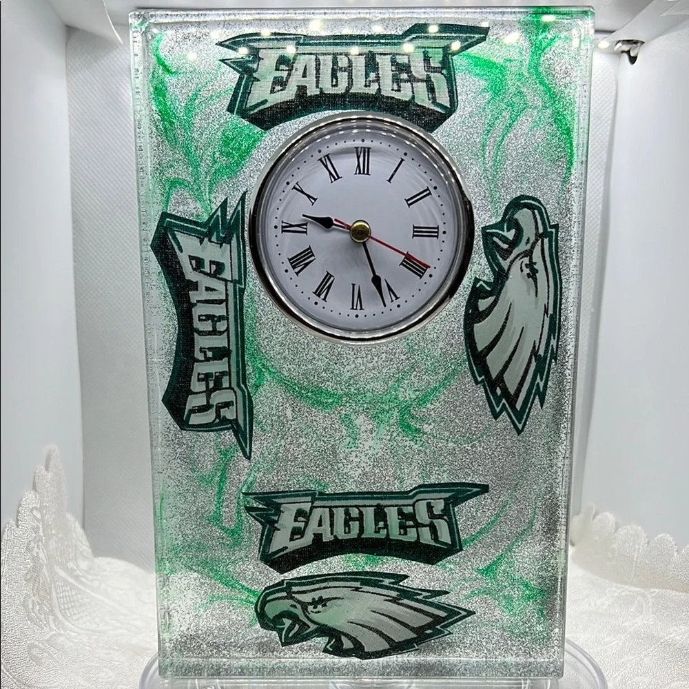 Green and Silver Decorative Clock - Picture 2 of 12